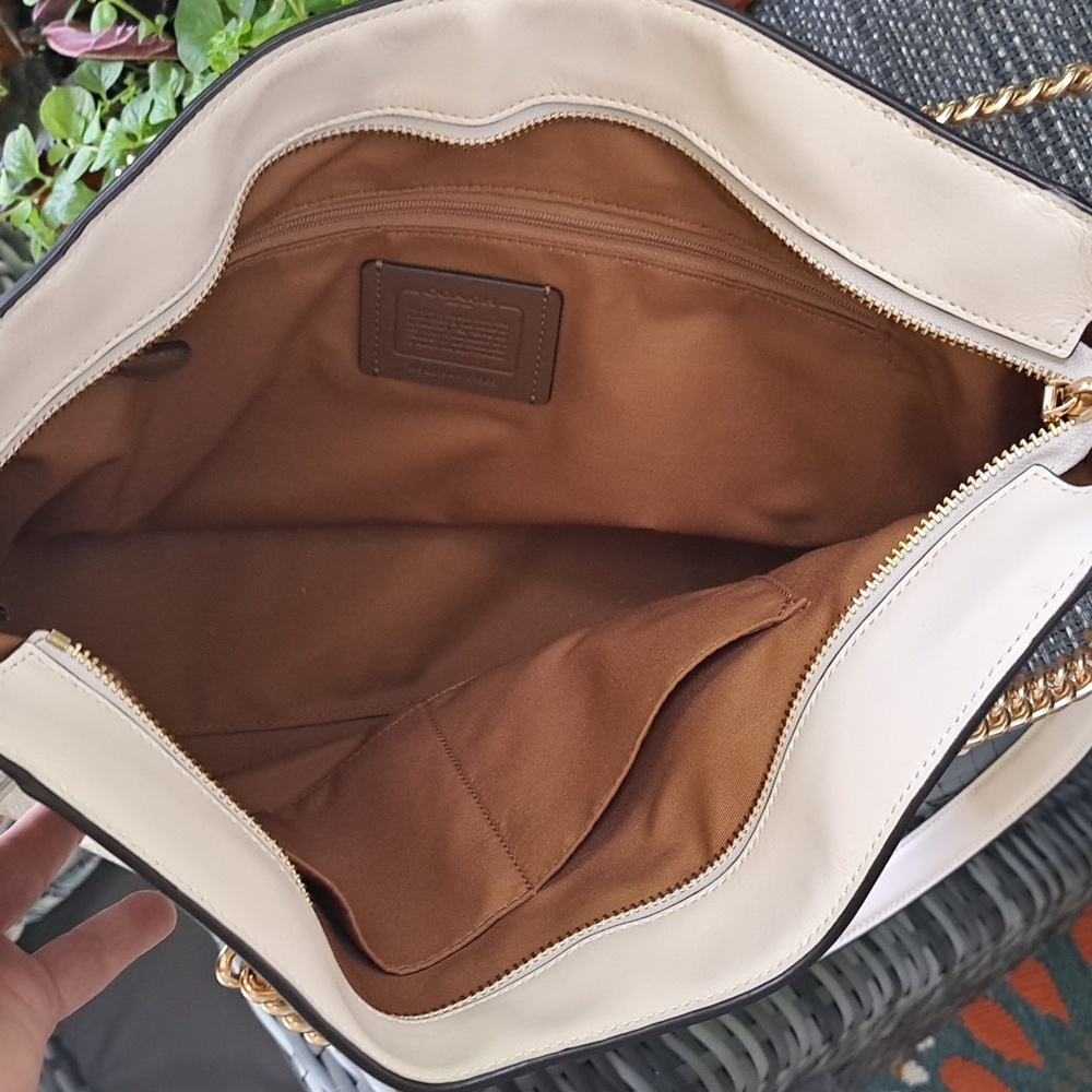 Coach Marlie C1565 Shoulder bag with Gold Chains and Leather Handles EC Like NEW - Picture 4 of 9